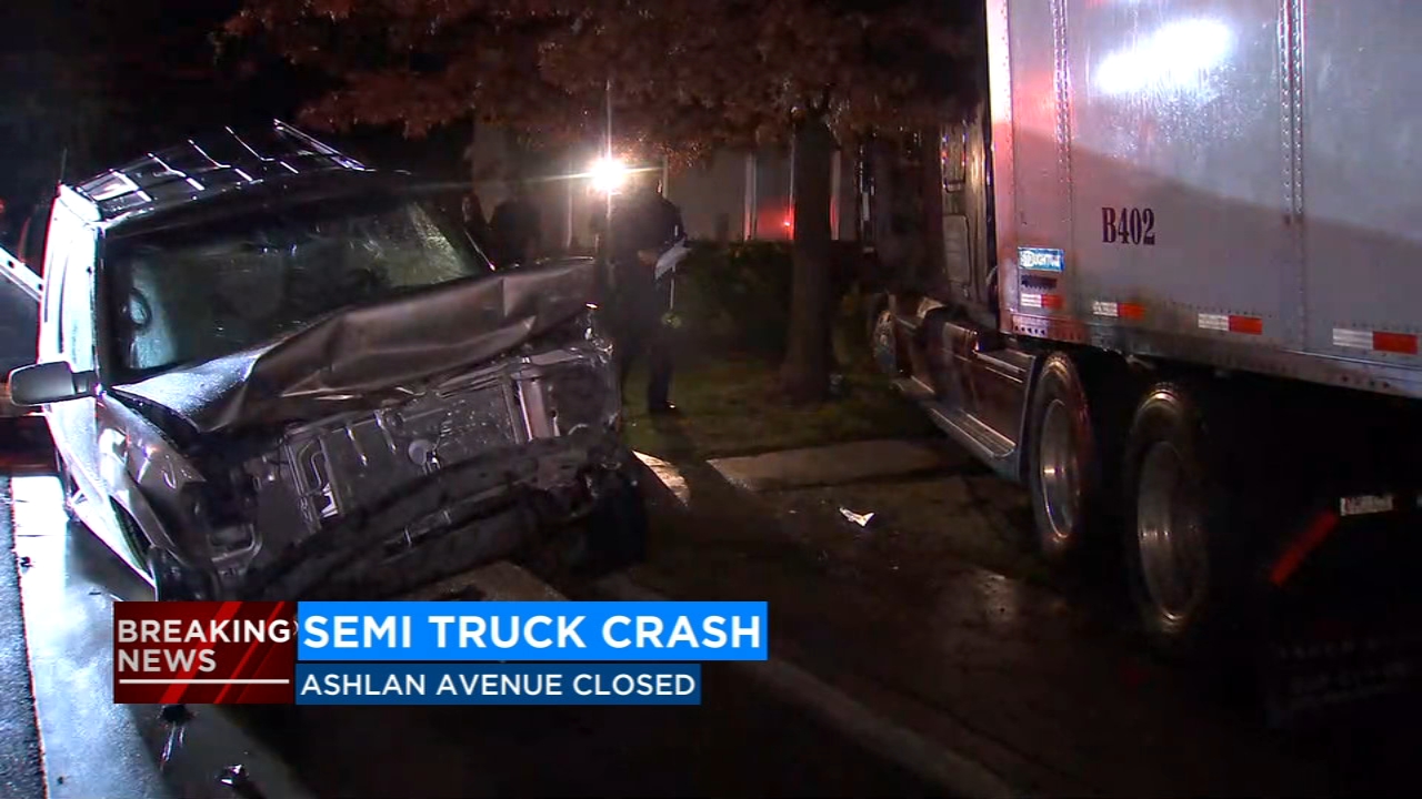 Westbound traffic closed on Ashlan near Peach after semi-truck hits apartment, hydrant