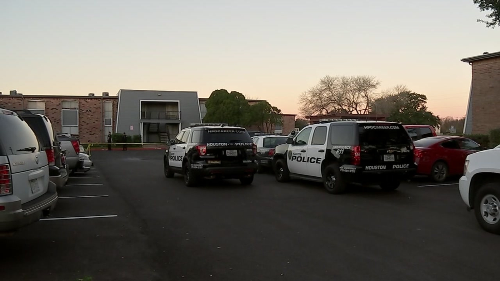 Man found stabbed to death at apartment complex in Southeast Houston ...