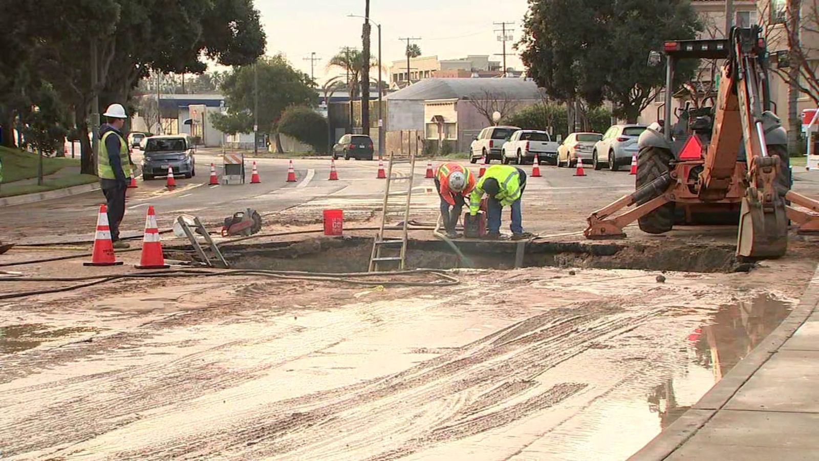 Water main break causes large sinkhole to form in middle of Torrance