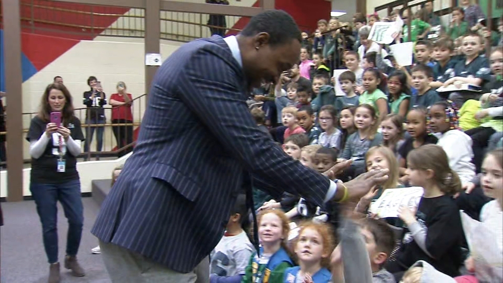 Alshon Jeffery visits elementary school