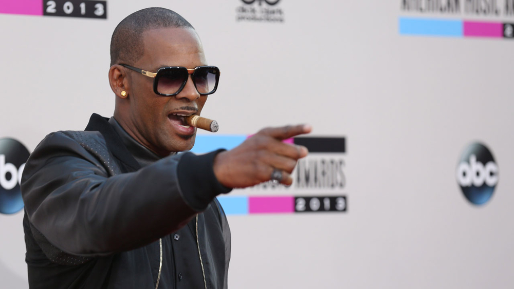 R. Kelly arrested by NYPD detectives in Chicago on federal sex crimes