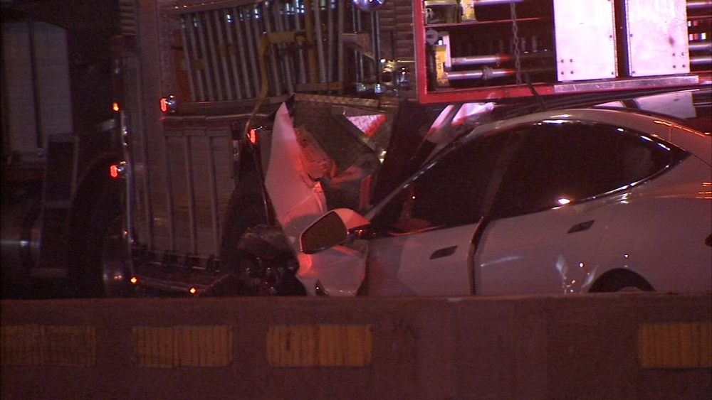 Driver crashes into fire truck on I-95