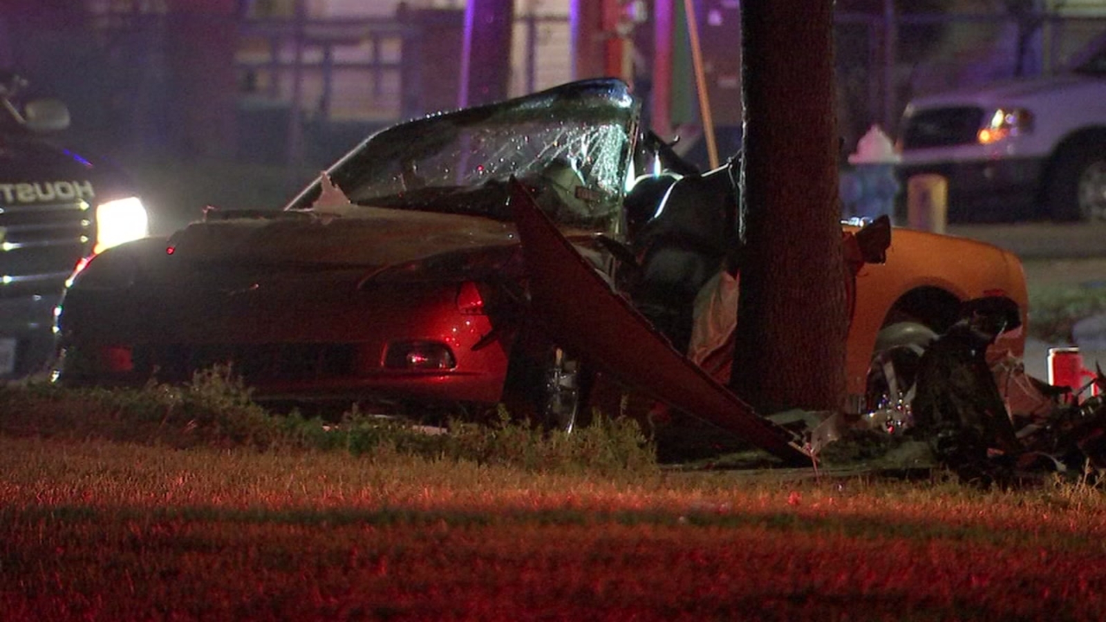 Man alert and talking after crashing car into tree dies at hospital ...