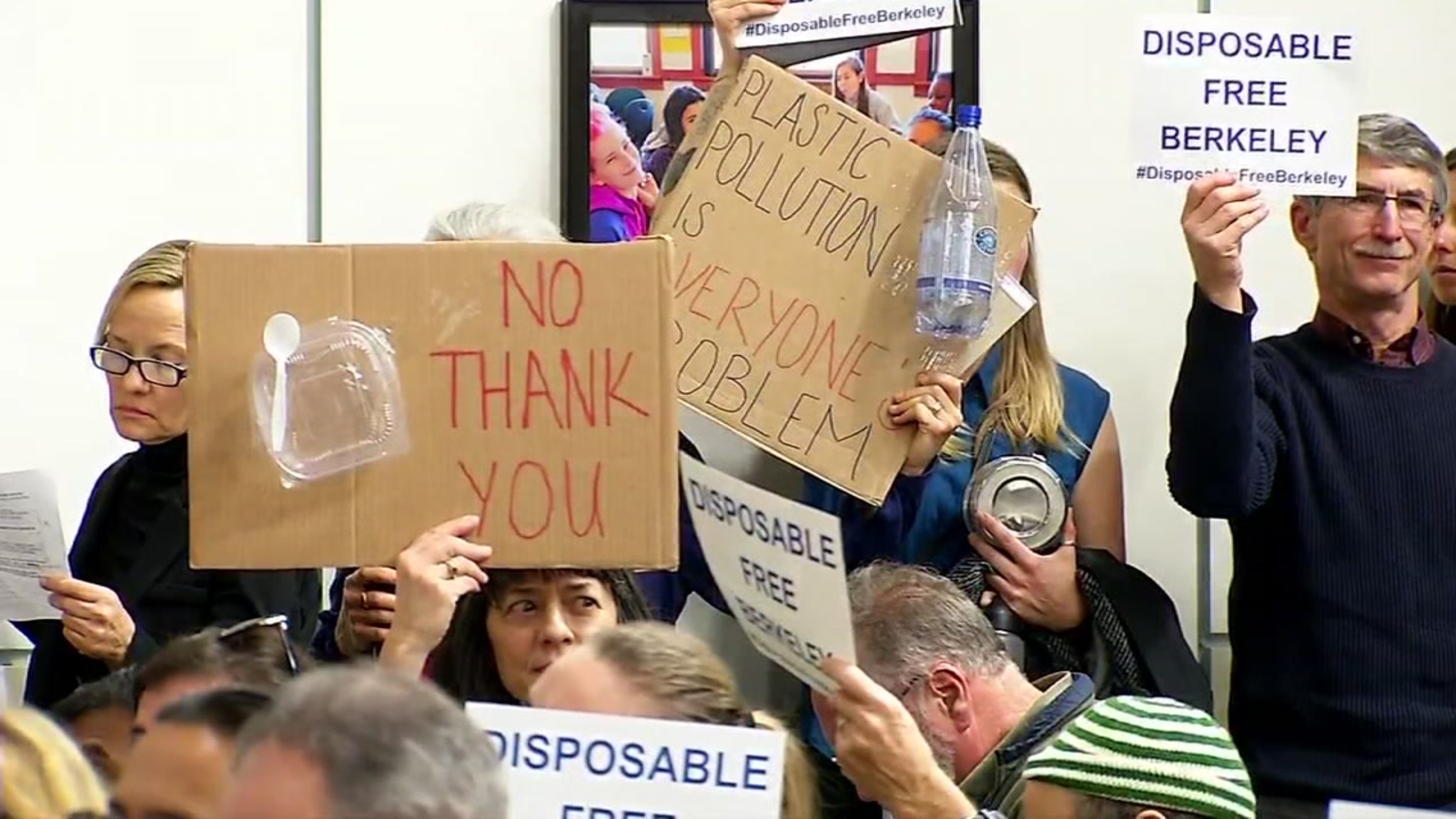 Berkeley, California City Council unanimously approves 25cent fee on