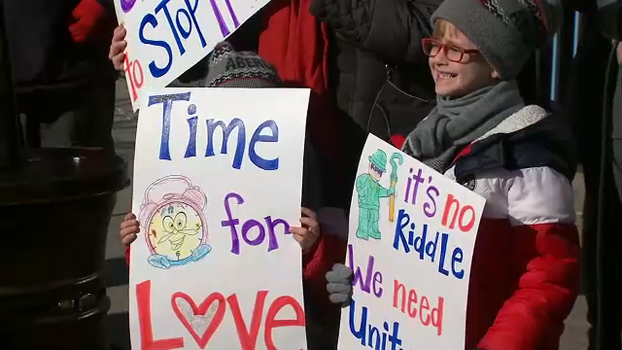 Rally held for victims of hammer attack at Brooklyn restaurant