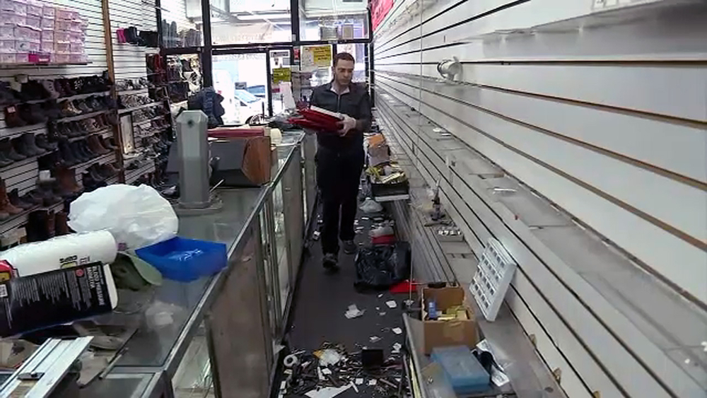 Queens jewelry heist: Suspect breaks in through roof, steals 90 percent of store's inventory