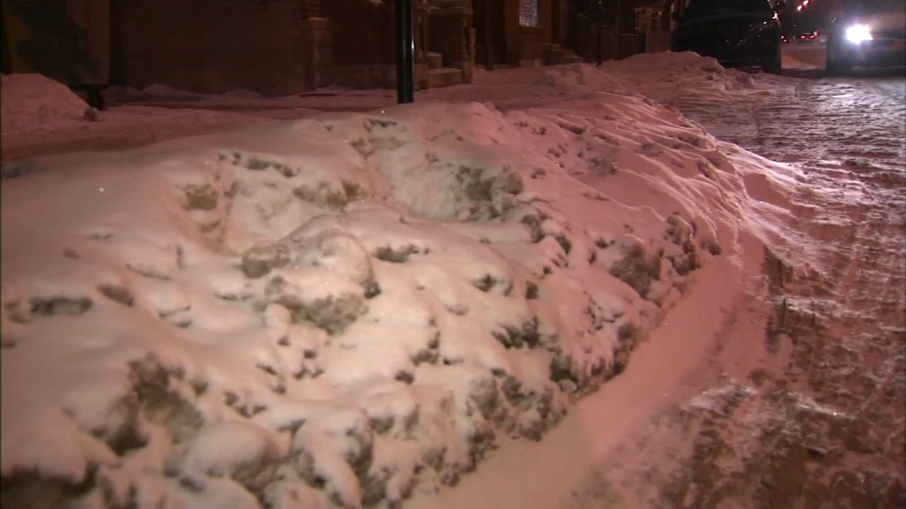 Chicago Weather: Extreme cold grips area, light snow makes slick surfaces