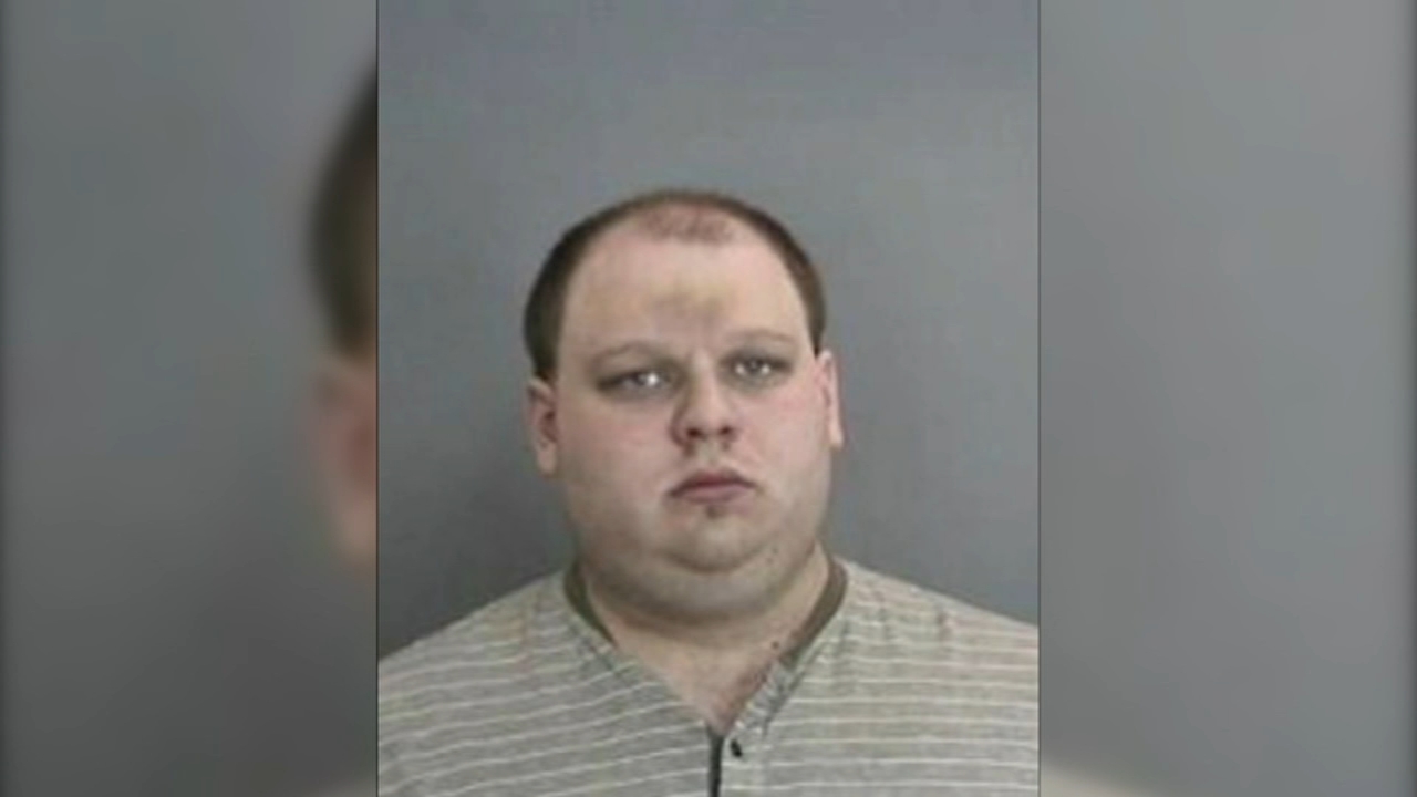 Man faces charges after smashing woman's windsheild with bare hands