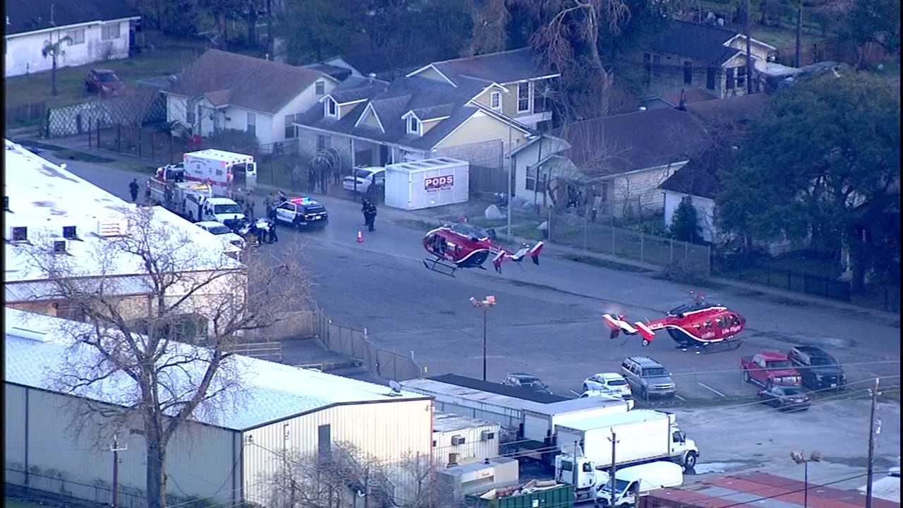 2 houston police officers remain in hospital after shooting abc13 com houston police department incident report