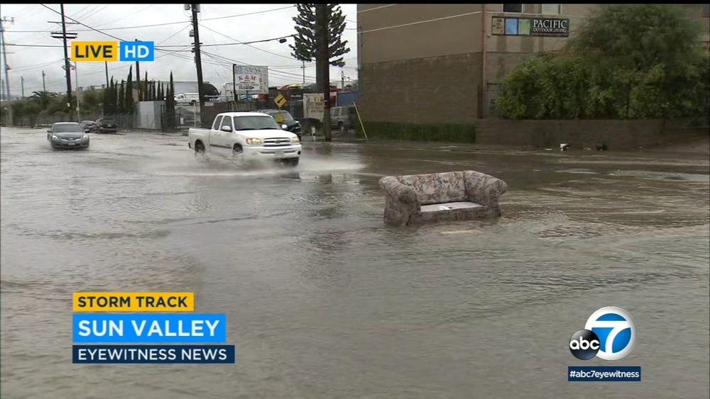 VIDEO: Heavy rain triggers street flooding, freeway closure in Sun Valley