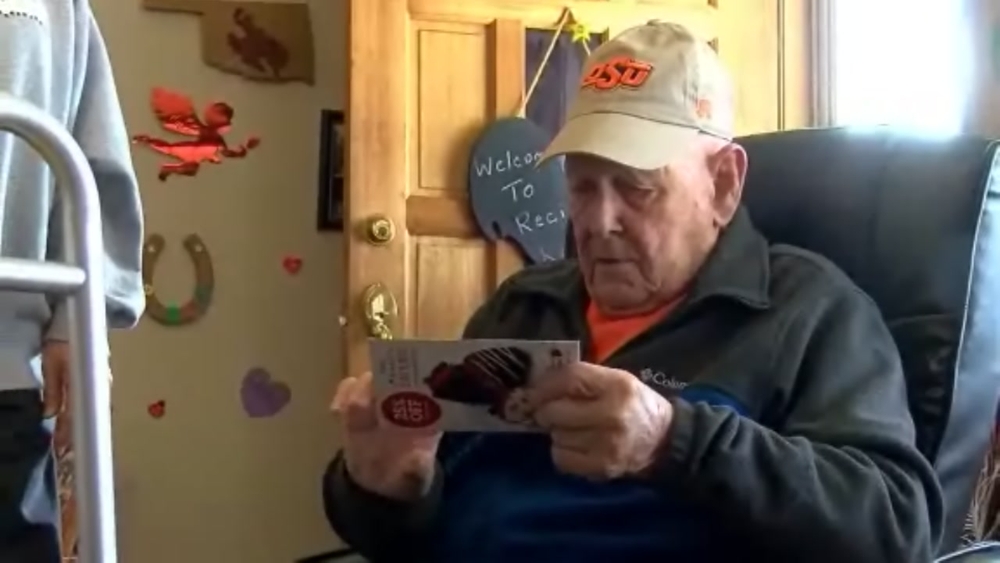 Family asks for birthday cards for WWII vet fighting cancer