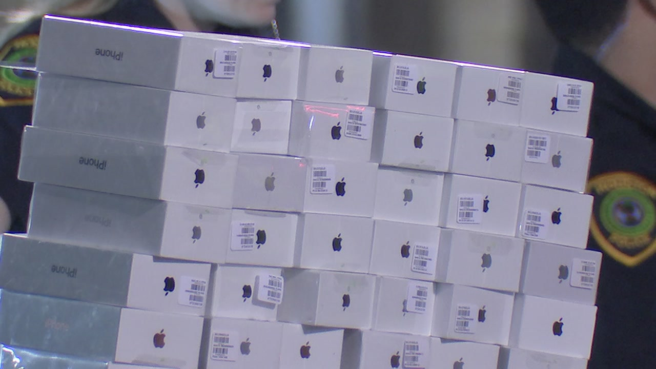 2 men arrested for allegedly stealing at least 50 iPhones at Verizon off North Freeway