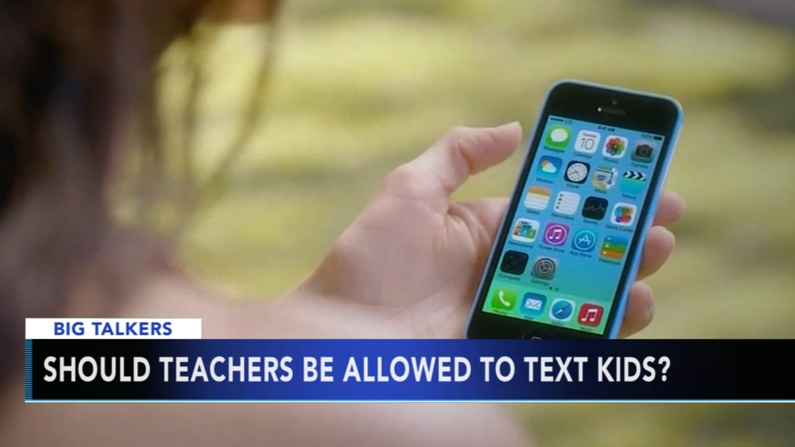 School district considers allowing teachers to text kids - 6abc