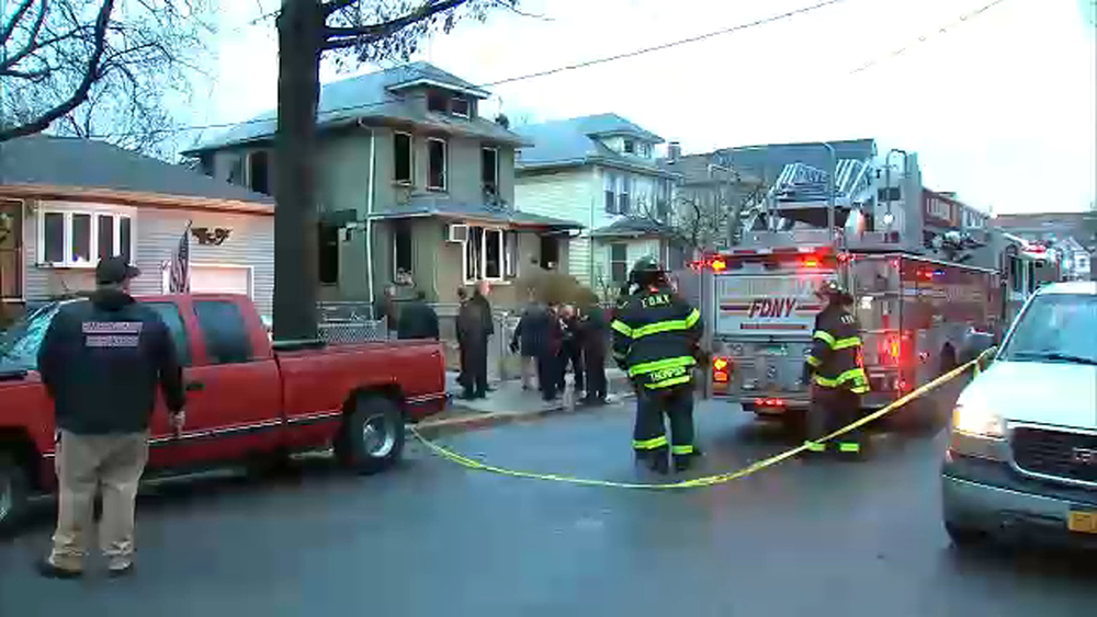 1 woman killed, 5 firefighters hurt in Elm Park, Staten Island fire
