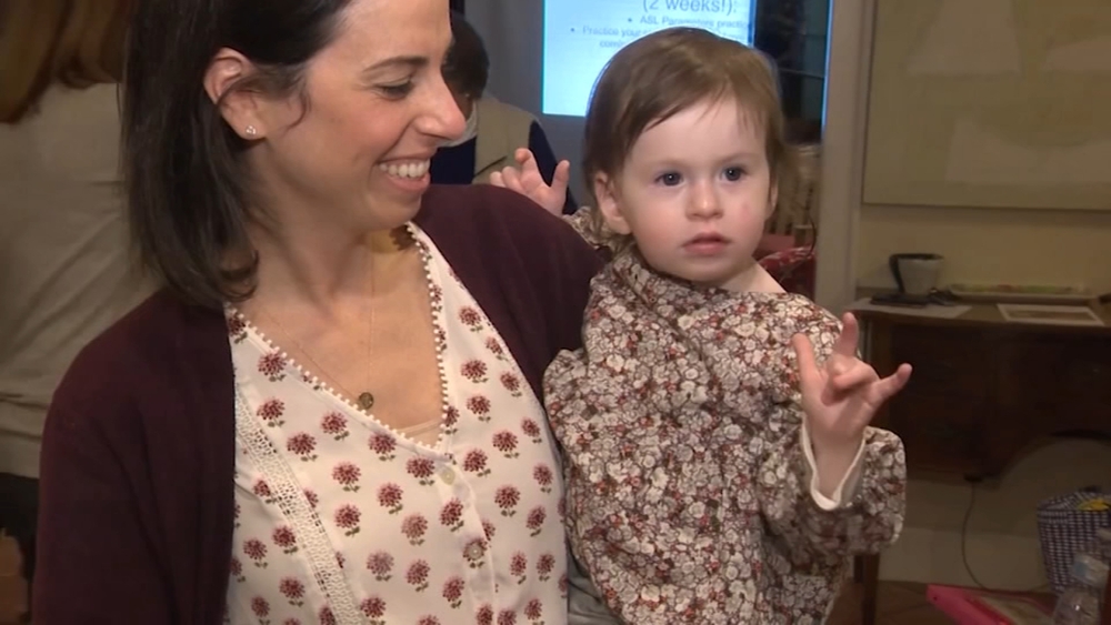 Entire neighborhood learns ASL after family welcomes deaf baby