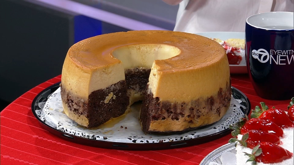 Try chocoflan at Kristoffer's Cakes in McKinley Park