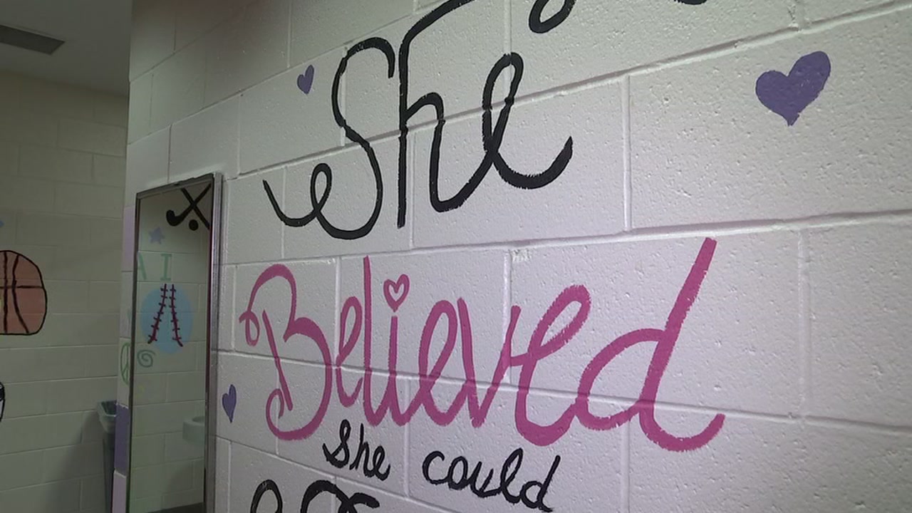 Holly Grove Elementary School inspires students with bathroom paintings