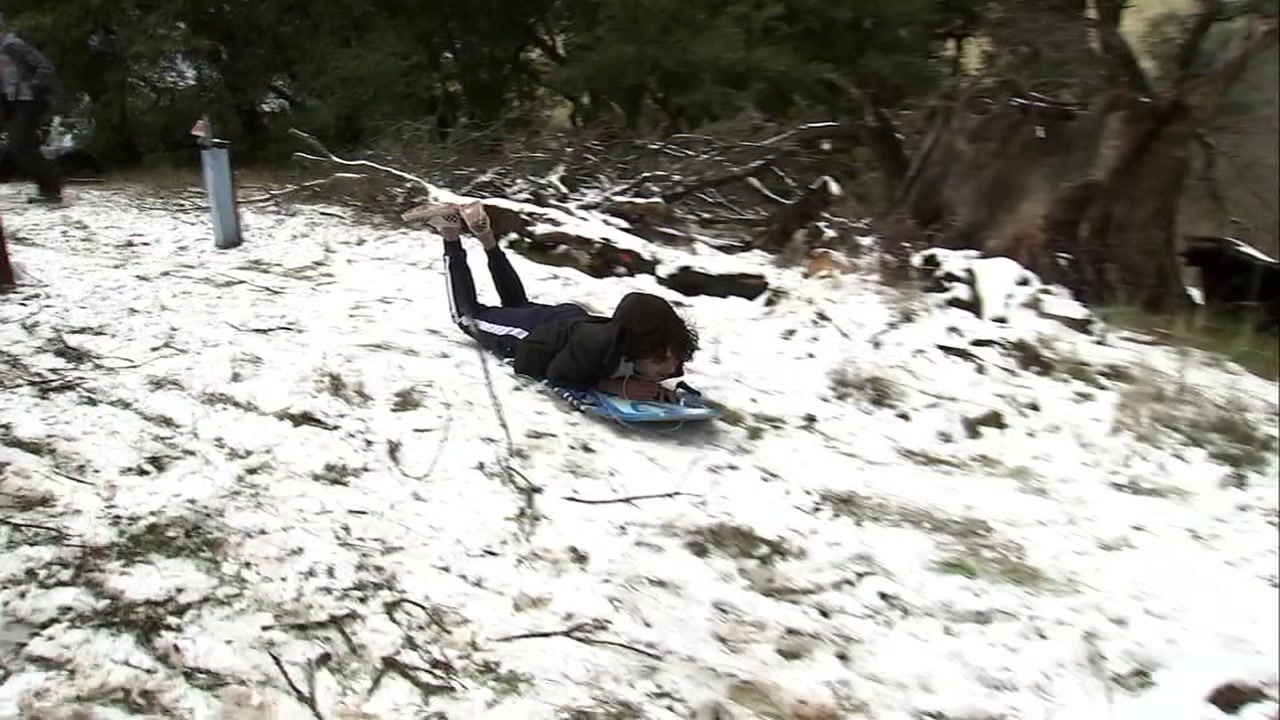 Fresh snowfall captivates Bay Area snow seekers 