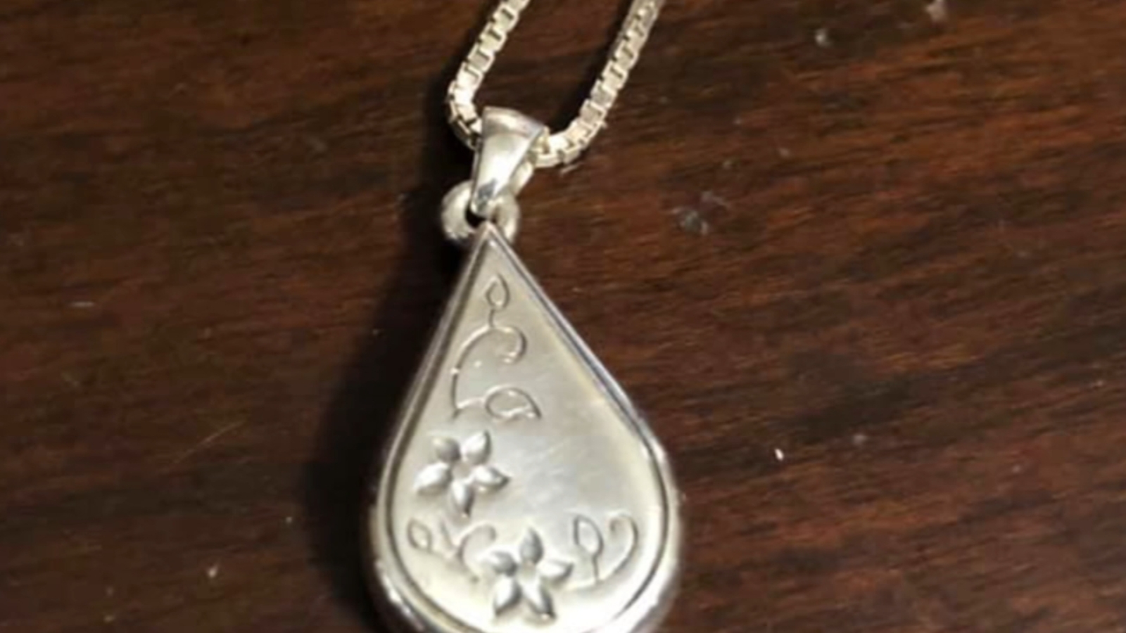 Stranger finds woman's necklace containing mother's ashes lost at