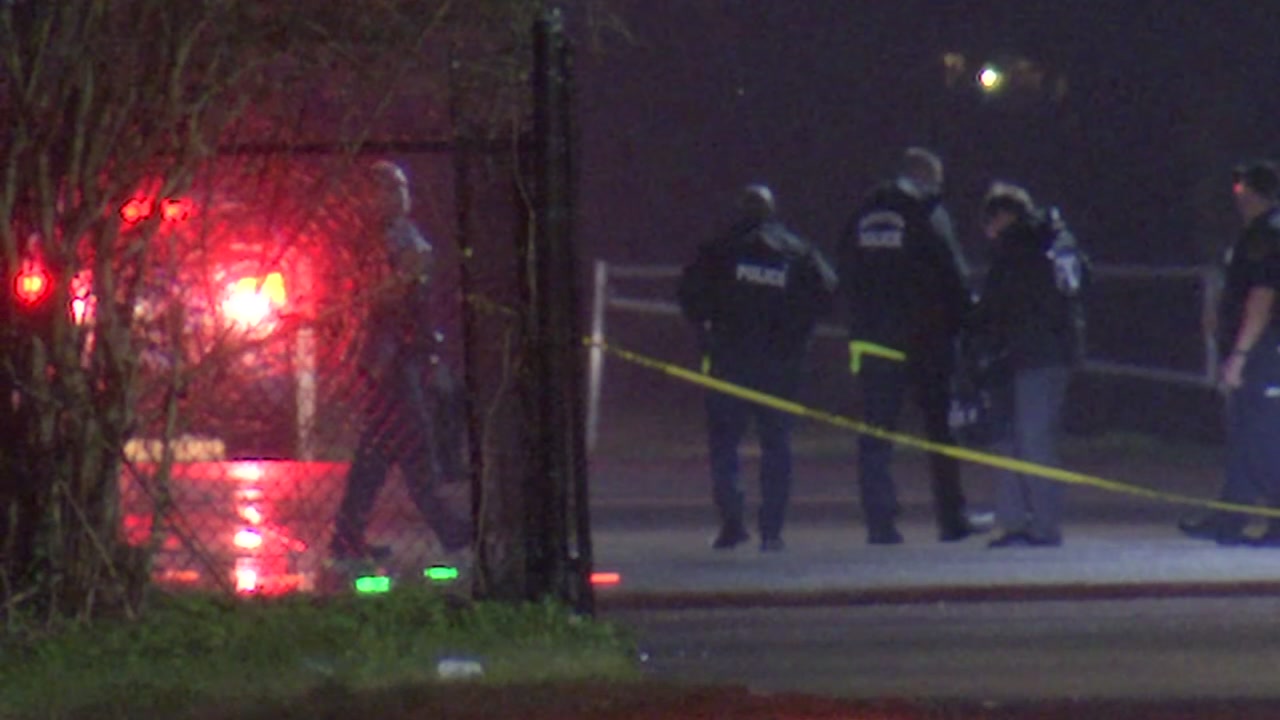 1 dead, 1 hospitalized at Marian park after shooting in southwest Houston