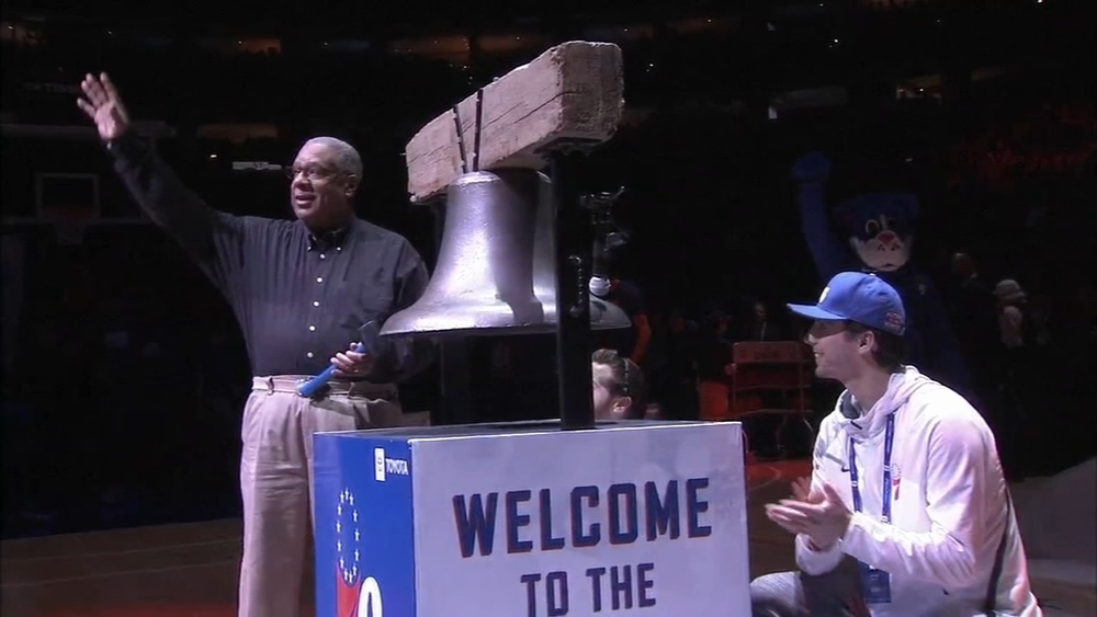 Vernon Odom rings Liberty Bell at 76ers game