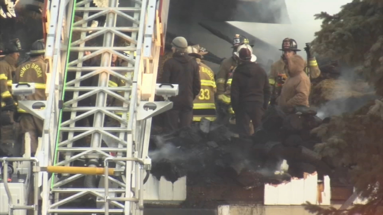 Fire crews battle barn blaze in Chester County 6abc Philadelphia