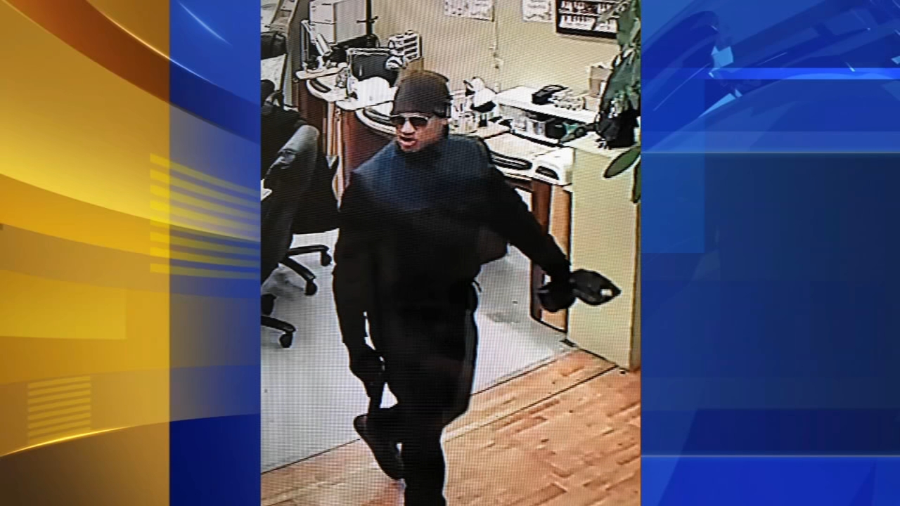 Armed suspect robs Delaware County nail salon