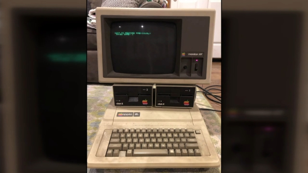 Man finds saved game, letter from late father on Apple IIe