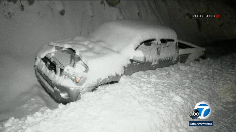 Snow traps 600 vehicles on SR-38 between Angelus Oaks, Big Bear