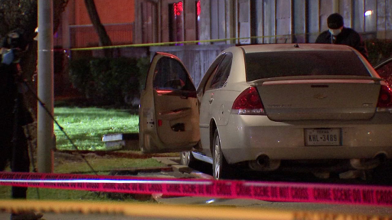 Man killed in front of girlfriend in southeast Houston