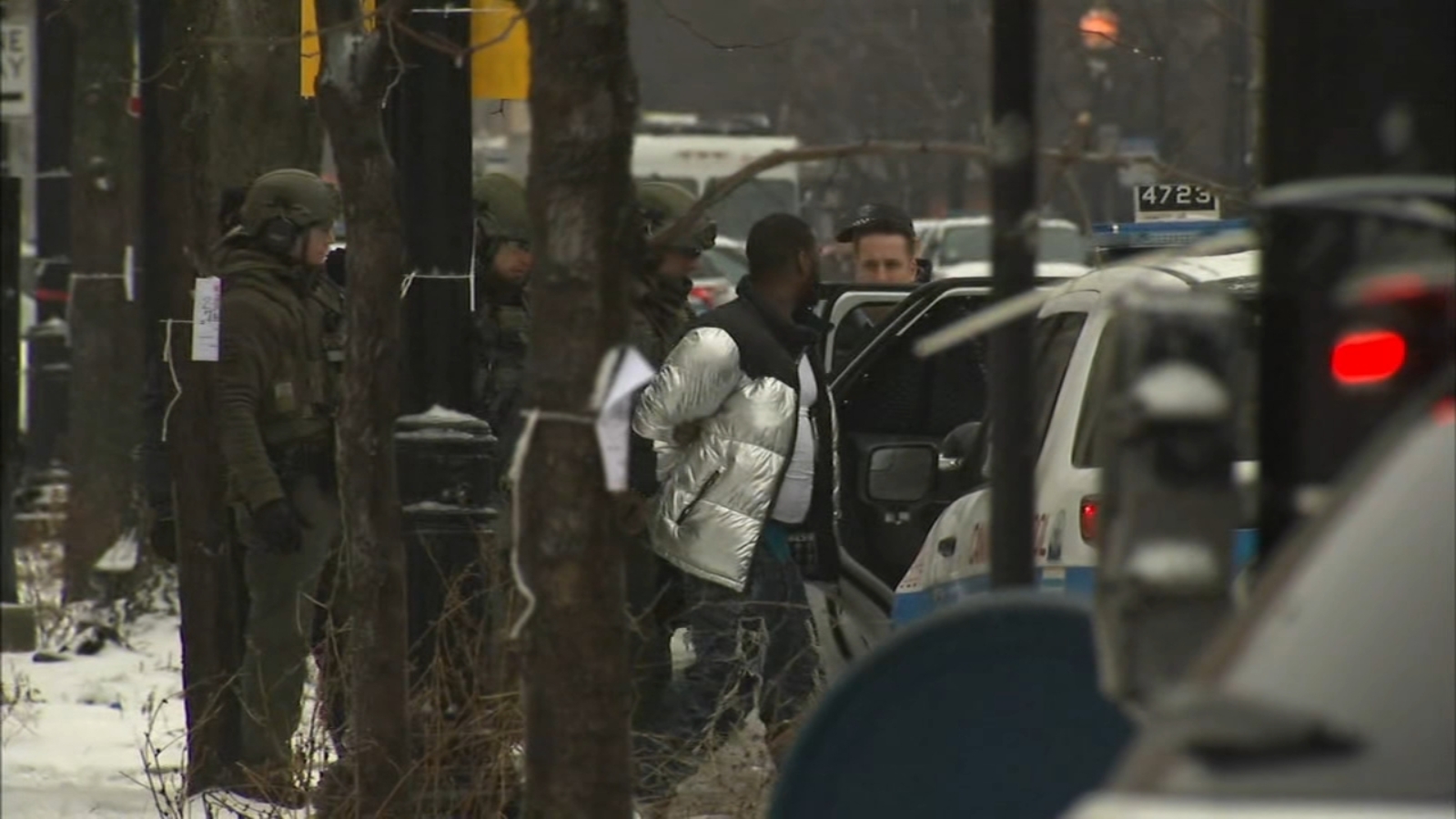Suspect in custody after Park Manor barricade situation - ABC7 Chicago