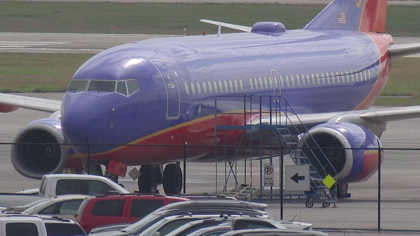 Southwest cancelling hundreds of flights, delaying others due to