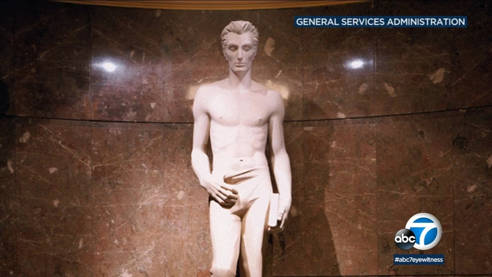 Shirtless 'Babe' Lincoln sparks Twitter frenzy