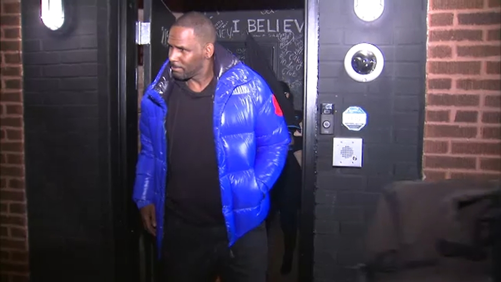 R. Kelly in Chicago police custody
