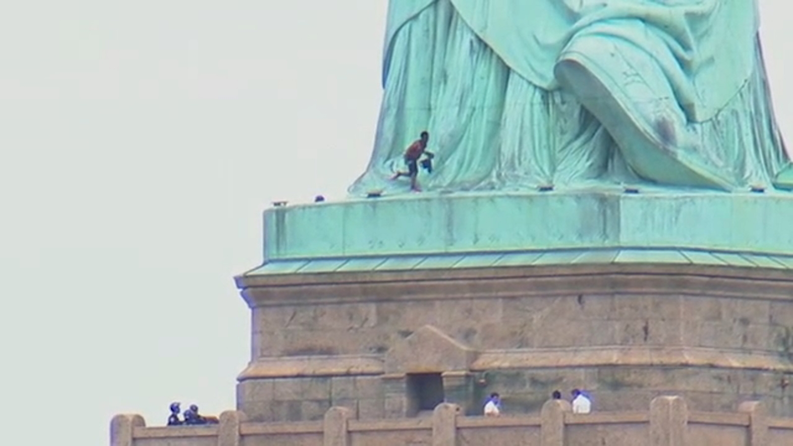 Statue of Liberty climber's bail not revoked after climbing Texas