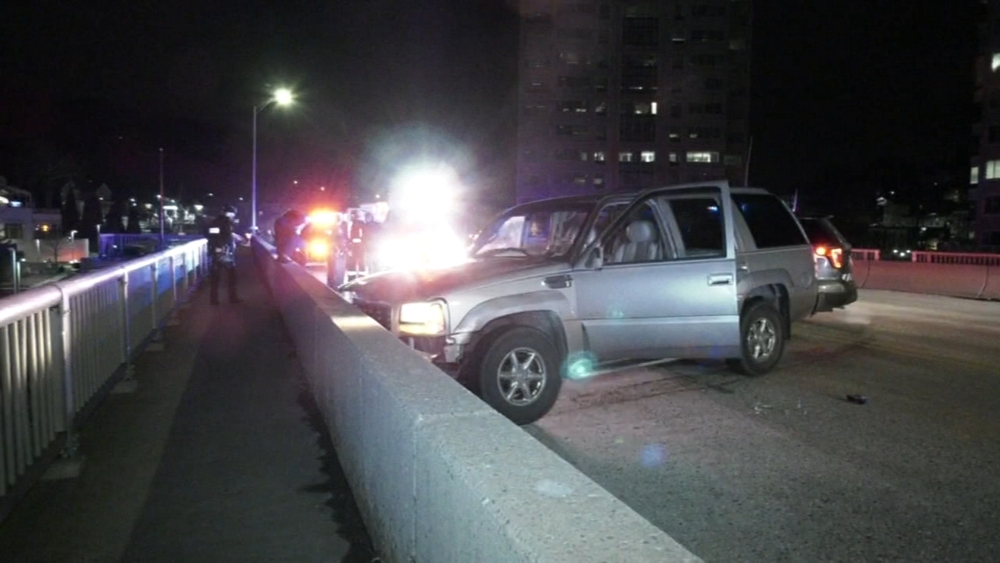 Woman jumps into Schuylkill River while fleeing scene of crash in Conshohocken