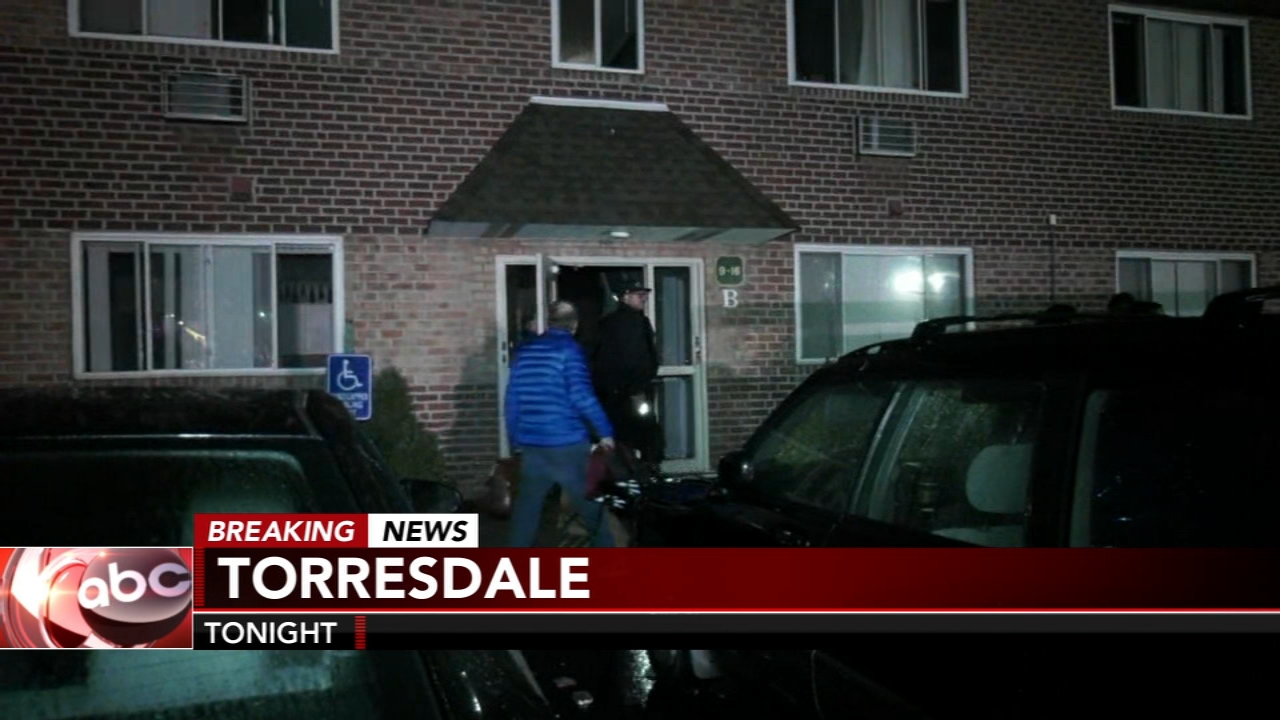 2 people hurt in apartment fire in Torresdale