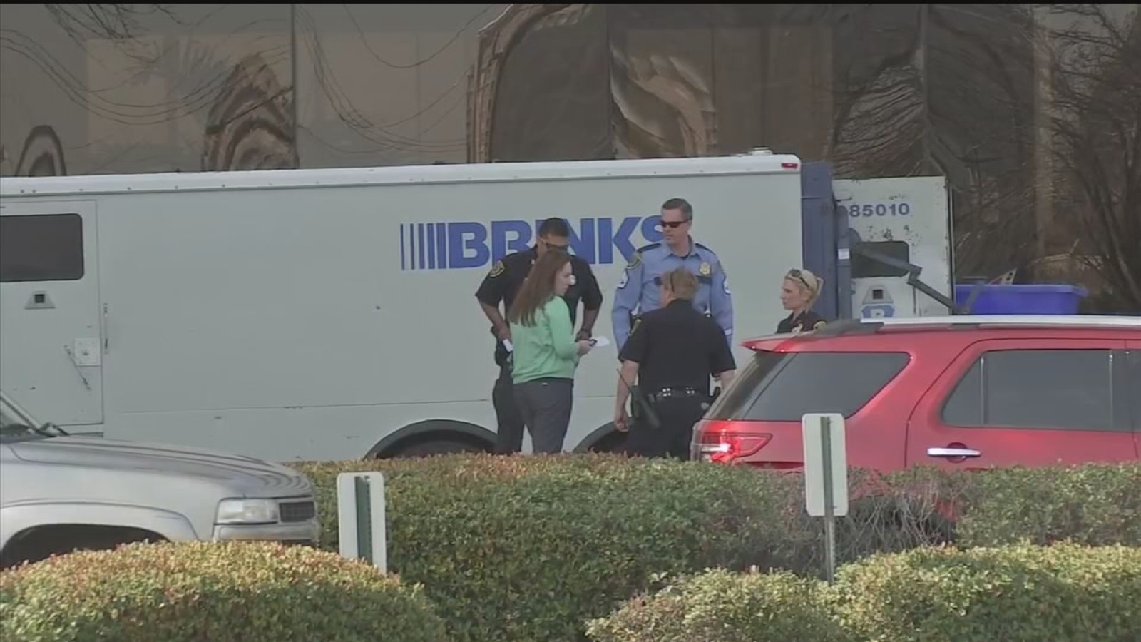 Police Guard shot during attempted bank robbery in Texas has died