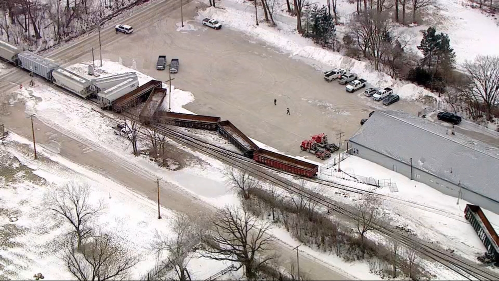 Freight train derails in Spring Grove