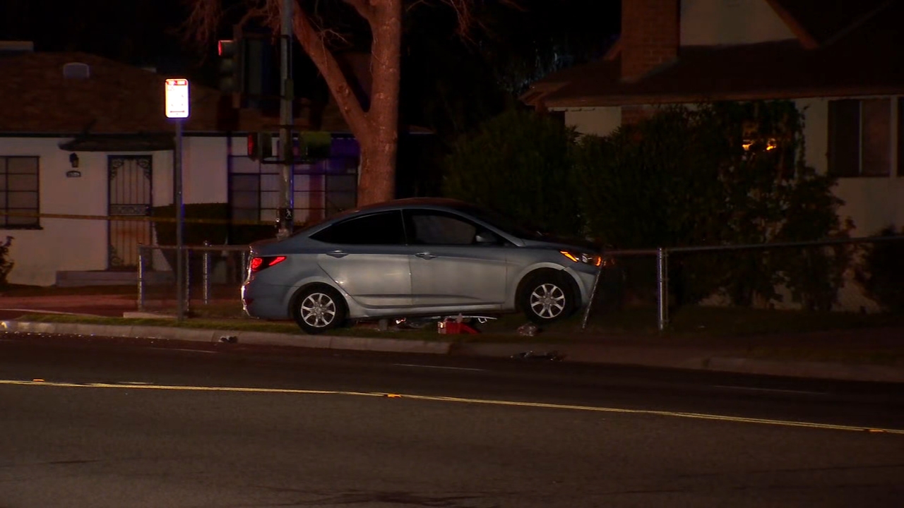 Woman killed after driver runs red light during police pursuit in Central Fresno