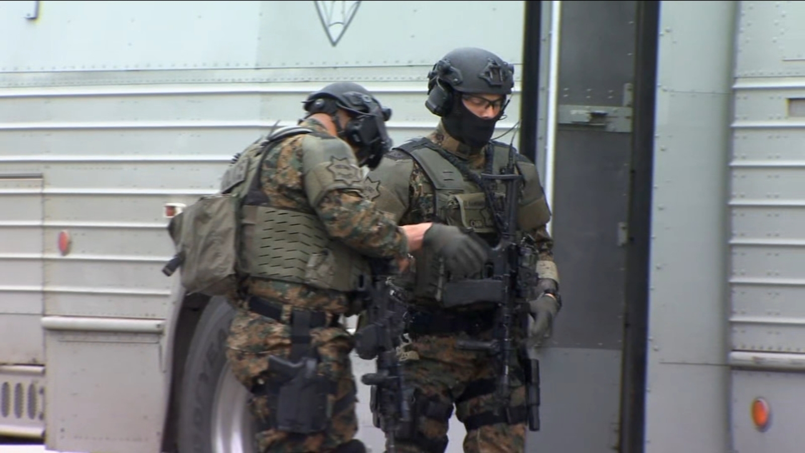 Stabbing suspect in custody after hourslong SWAT standoff in southeast ...