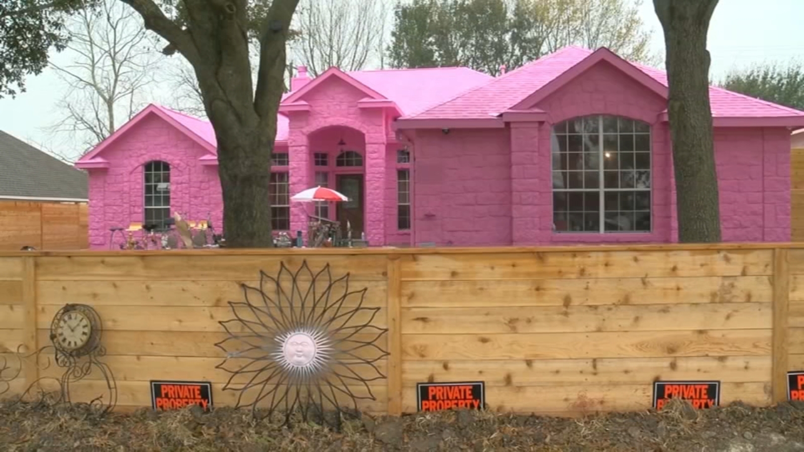 Neighbors upset with Texas man for painting entire house pink ABC13