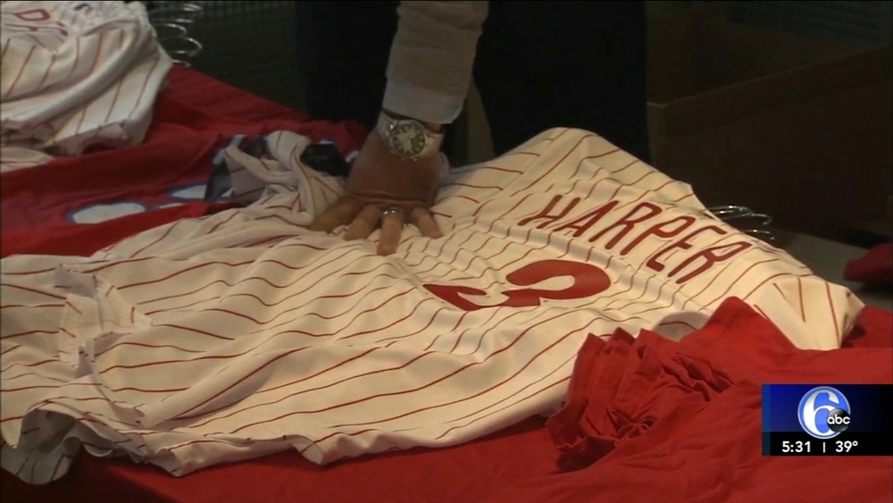 Fans line up to get the new Bryce Harper jersey