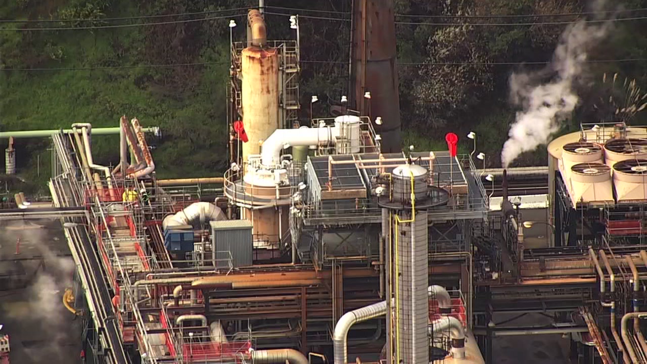Power outages cause Chevron Richmond refinery flaring, school closure