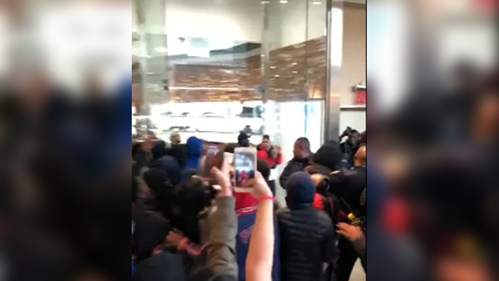 Rapper A Boogie Wit Da Hoodie appearance sparks crowd craziness at Queens mall