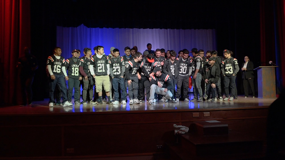 Lincoln high football team wins LA Rams' GPA academic challenge