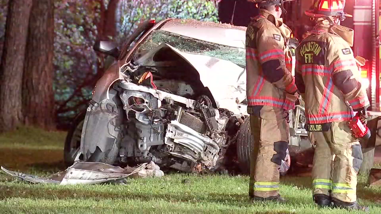 2 dead after fatal crash in north Harris Co