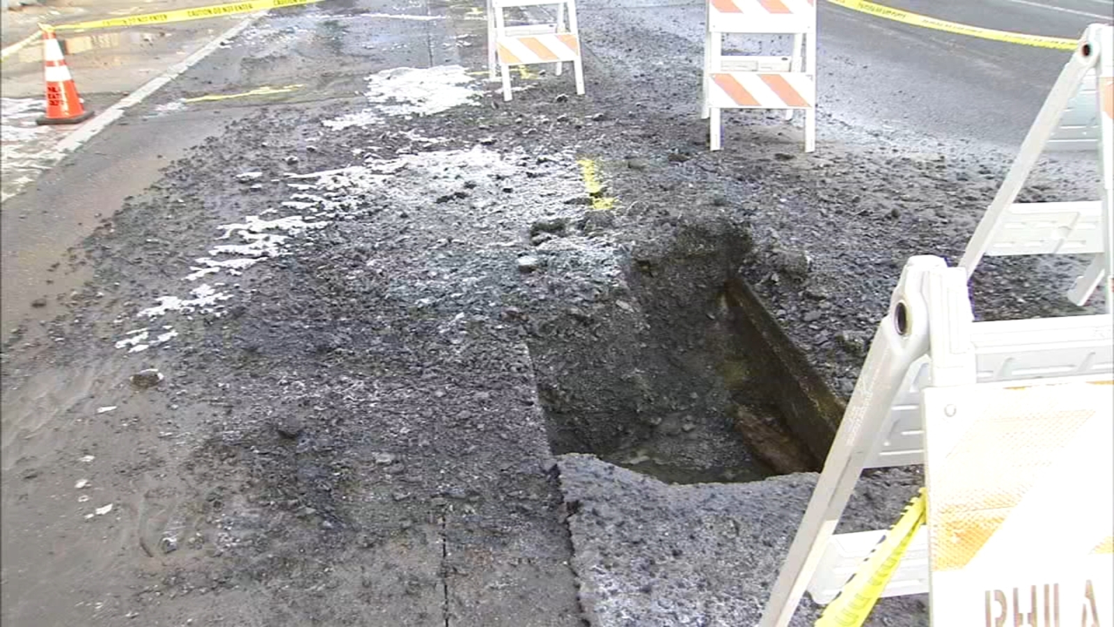 Water gushes more than 20 feet into the air following main break in ...
