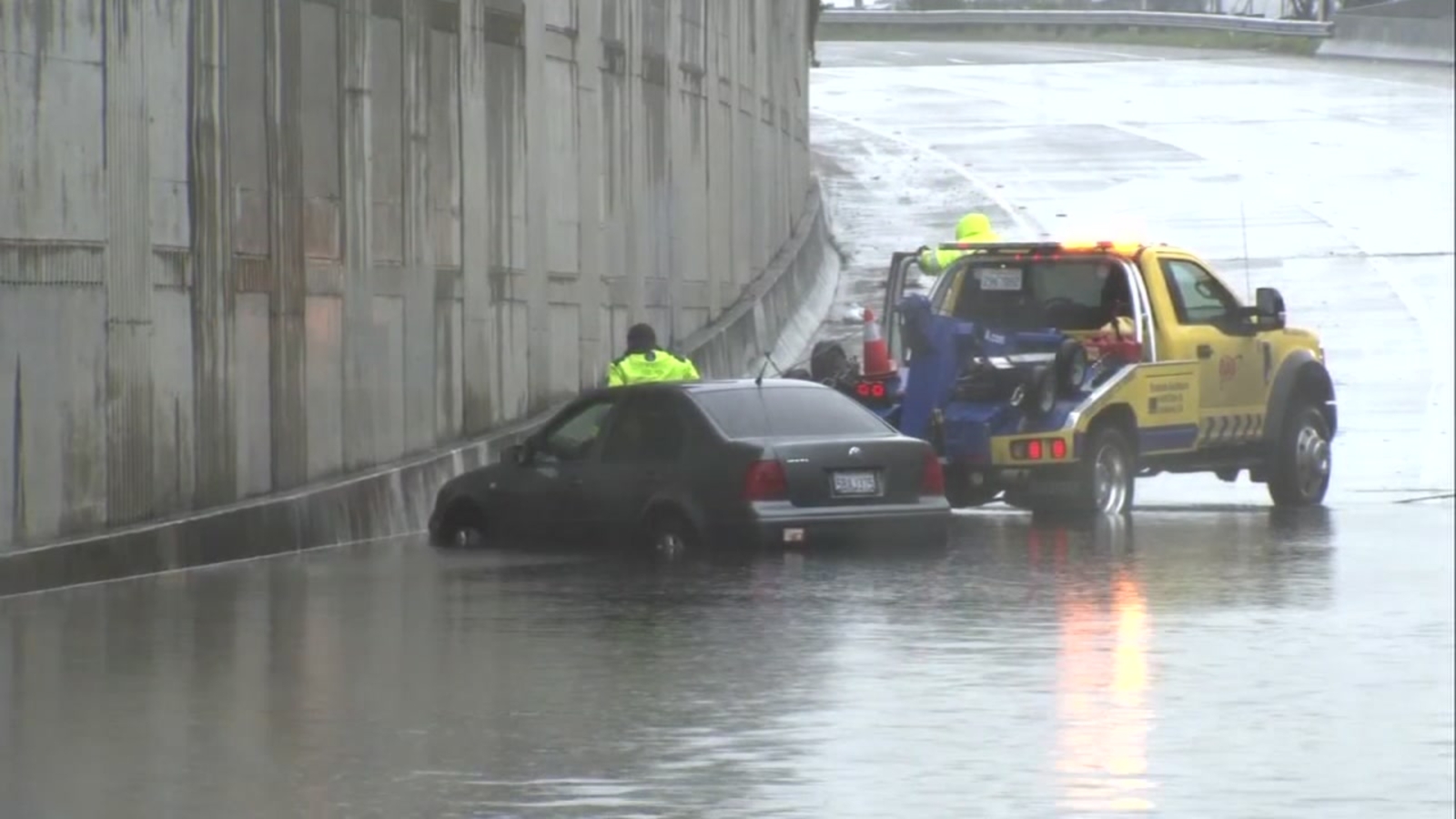 Rain causes problems for Bay Area drivers during morning commute - ABC7 ...