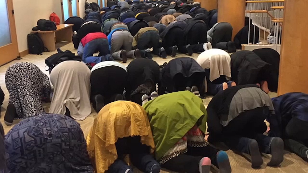 Midtown synagogue offers prayer space to Islamic society after fire